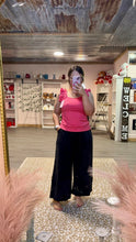 Load image into Gallery viewer, PLUS Wide leg cropped pants.
